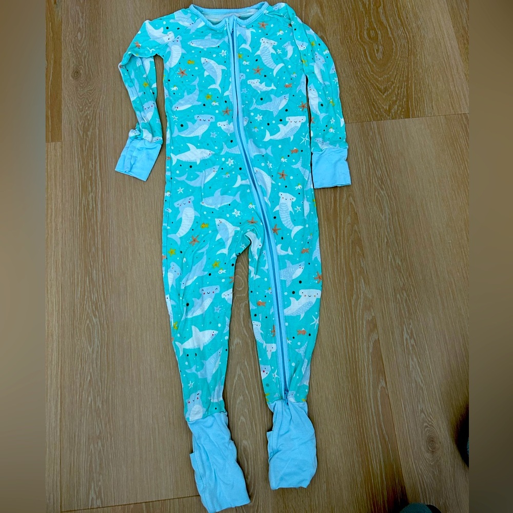 Little sleepies zippy pajama in shark soirée print (2T)